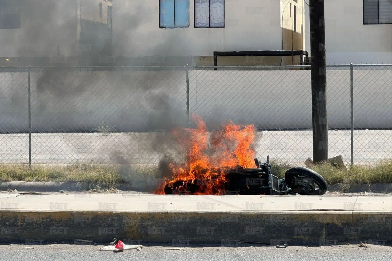 Se incendia moto el Gómez Morín; 'biker' resulta lesionado