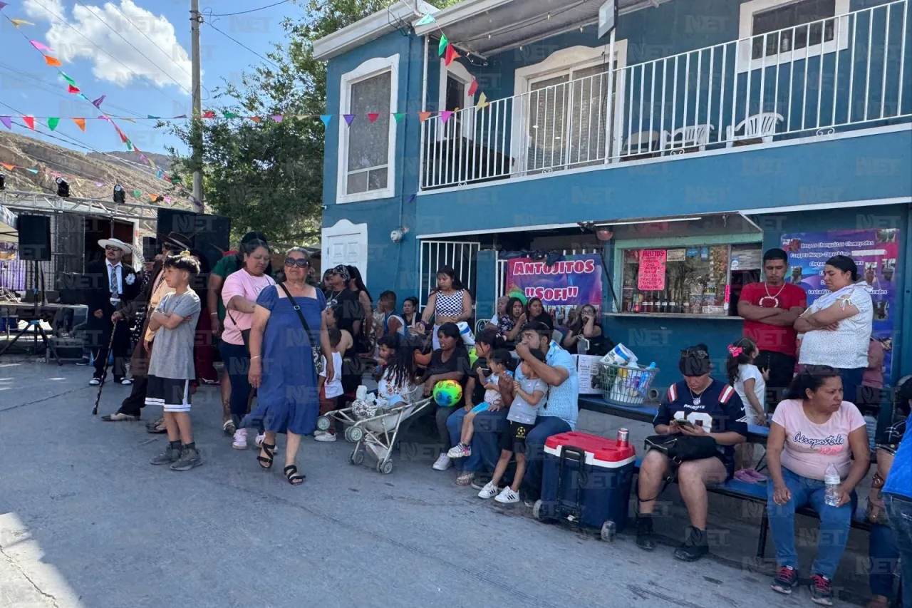 Celebran el Día de la Santa Cruz con gran fiesta comunitaria