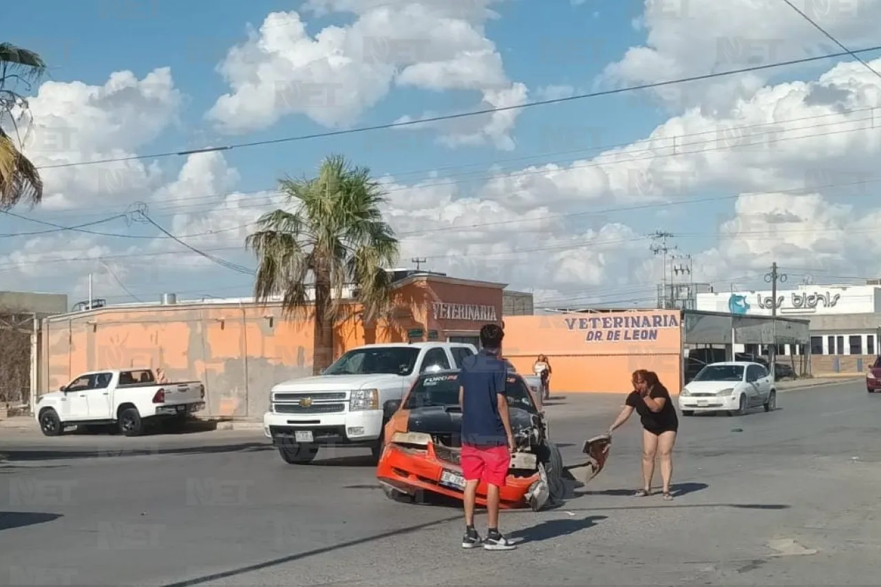 Choca a Mustang y se da a la fuga