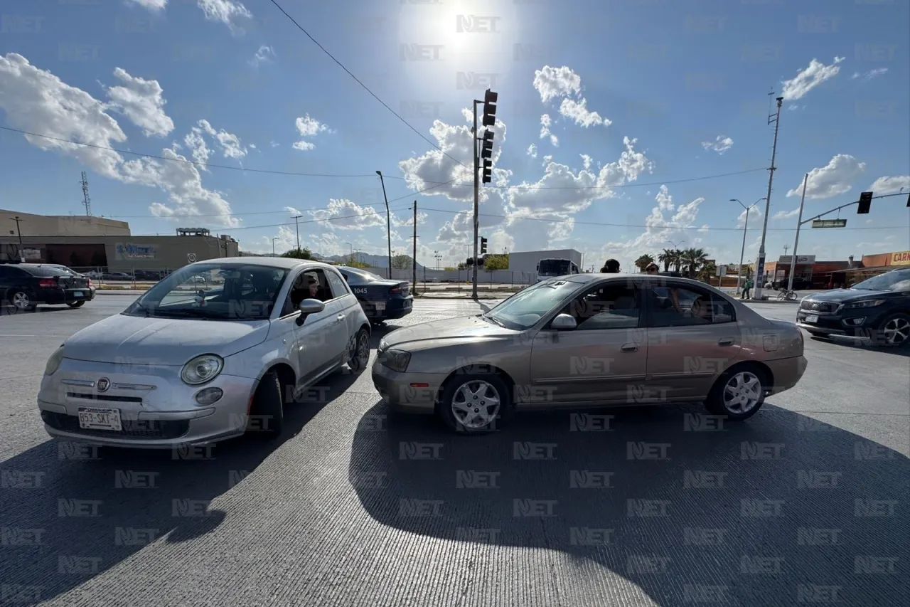 Choque provoca tráfico en transitado crucero