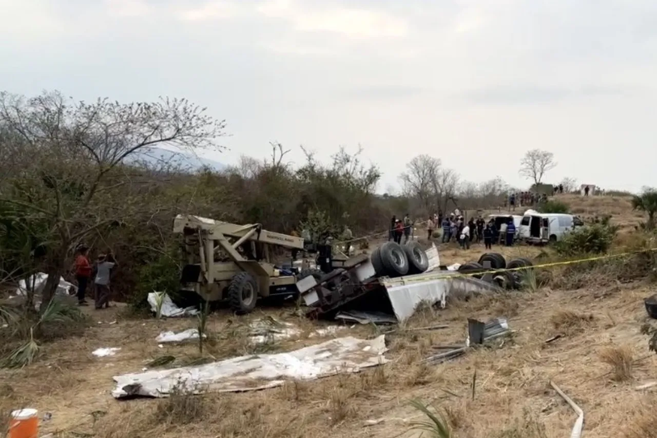Muere 'abuelito' aplastado tras acudir a rapiña de azúcar en Tamaulipas