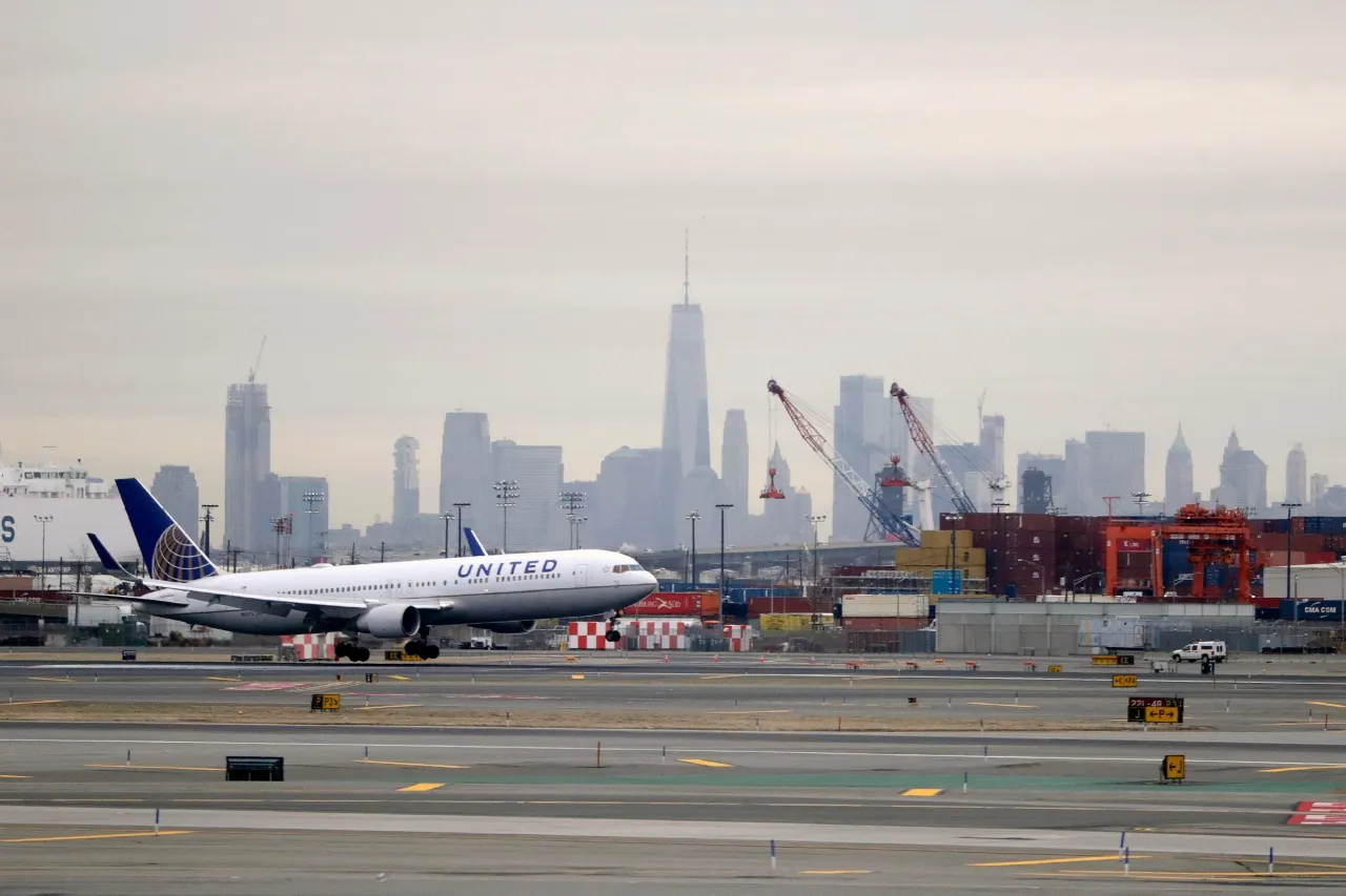 United Airlines reduce 35 vuelos diarios en aeropuerto de Newark