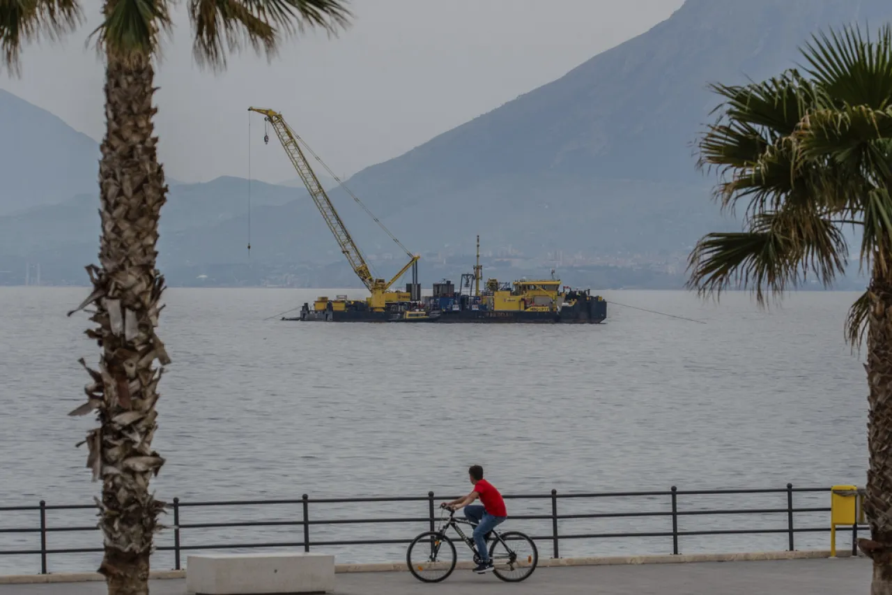 Inician compleja recuperación de superyate hundido cerca de Sicilia