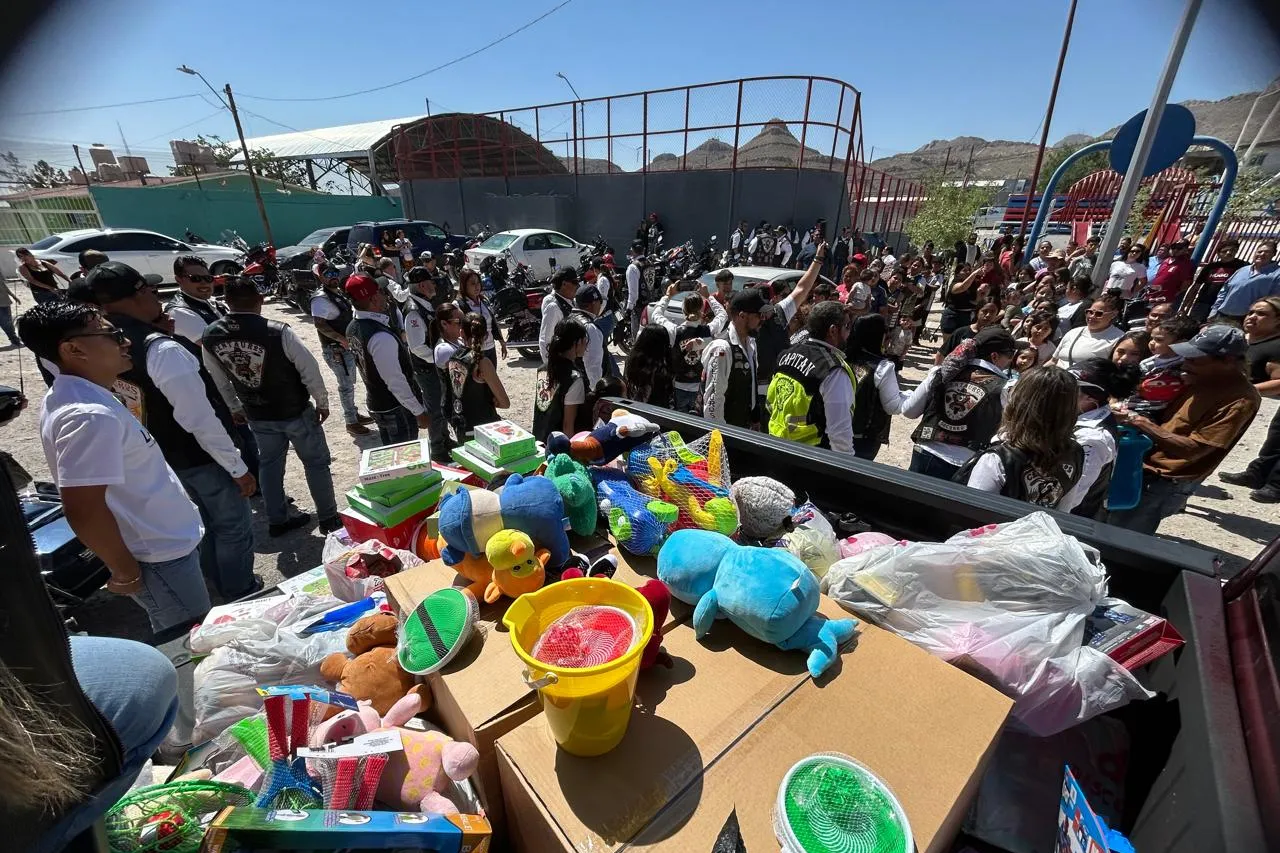 Reparten ‘bikers’ 500 juguetes a niños de colonia vulnerable