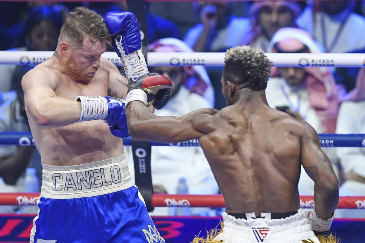 Esta es la millonaria cantidad de dinero que ganó Canelo Álvarez ayer