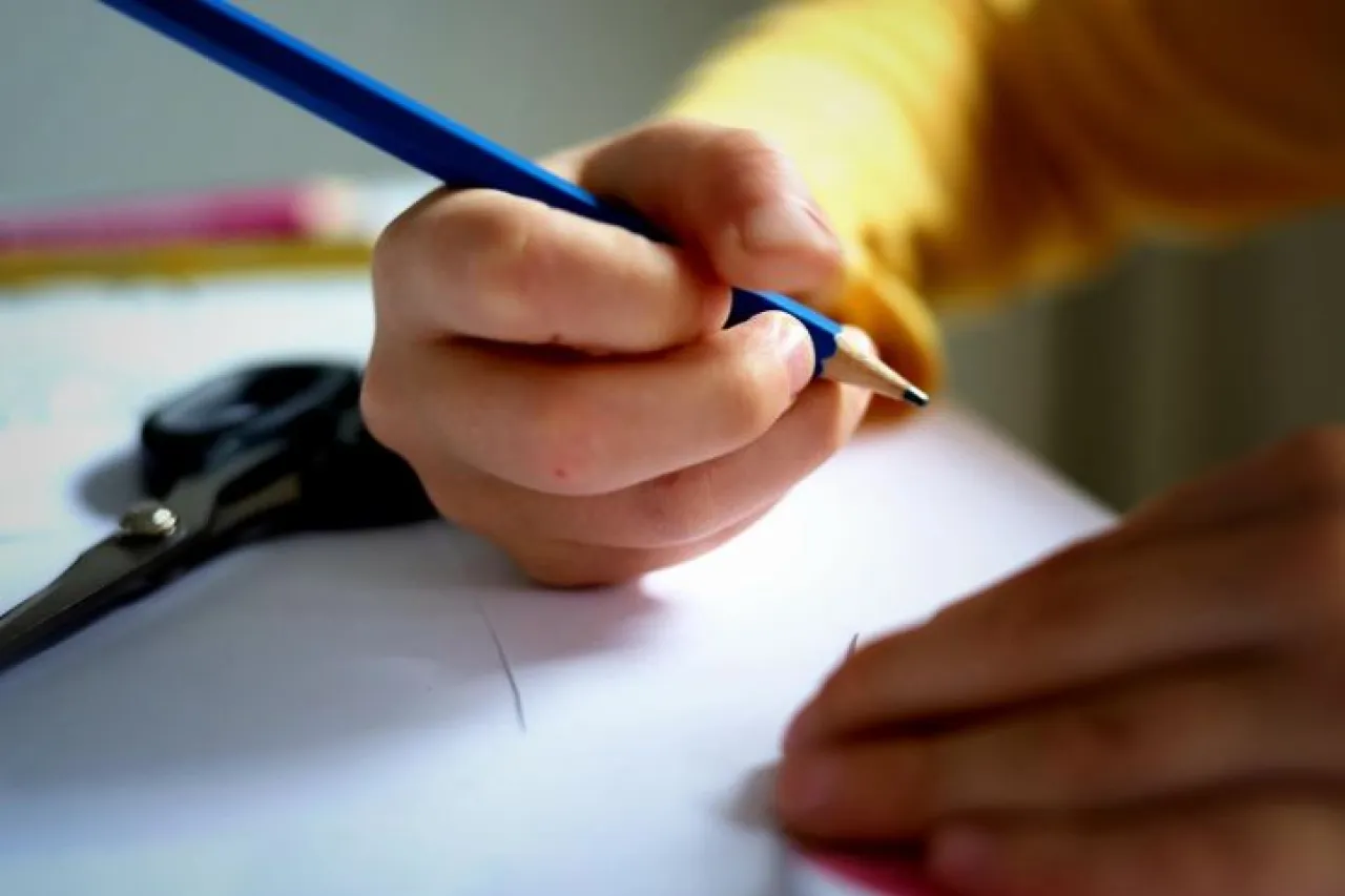 Texas lanza programa de vales escolares; preocupan efectos en educación pública