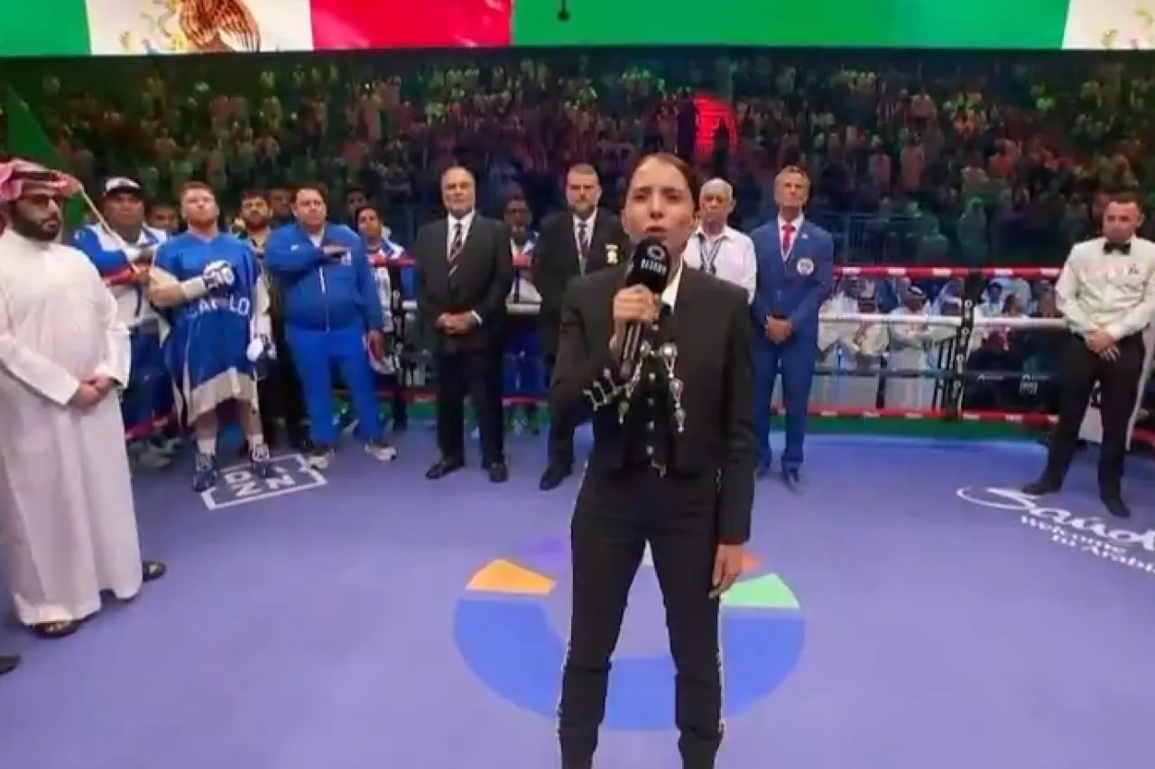 Video: Majo Aguilar portó traje de charra en pelea del 'Canelo'