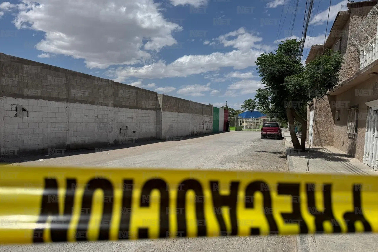 Juárez: Hallan cadáver en camioneta abandonada frente a primaria