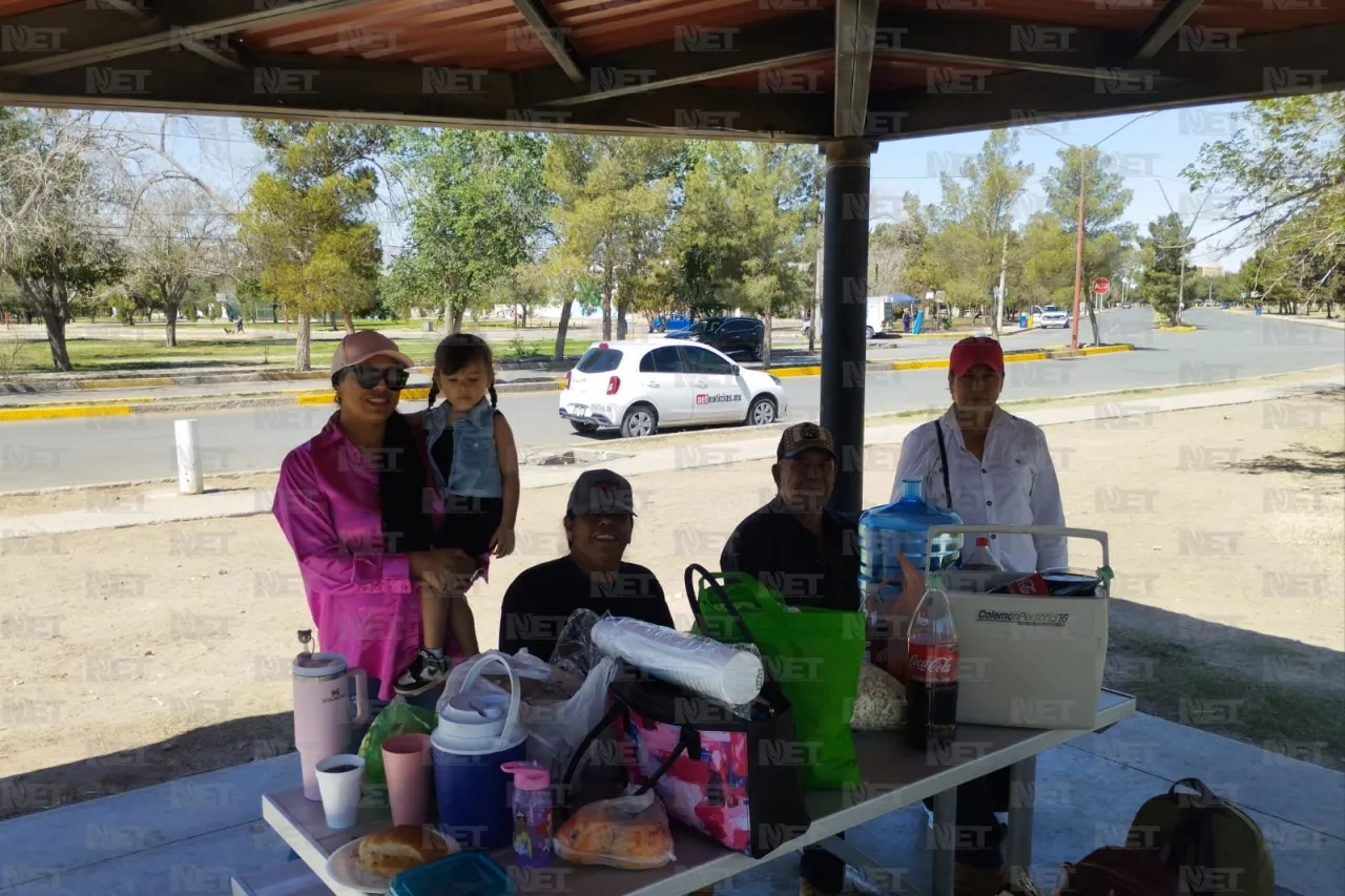 Aprovechan juarenses día libre para convivir en familia