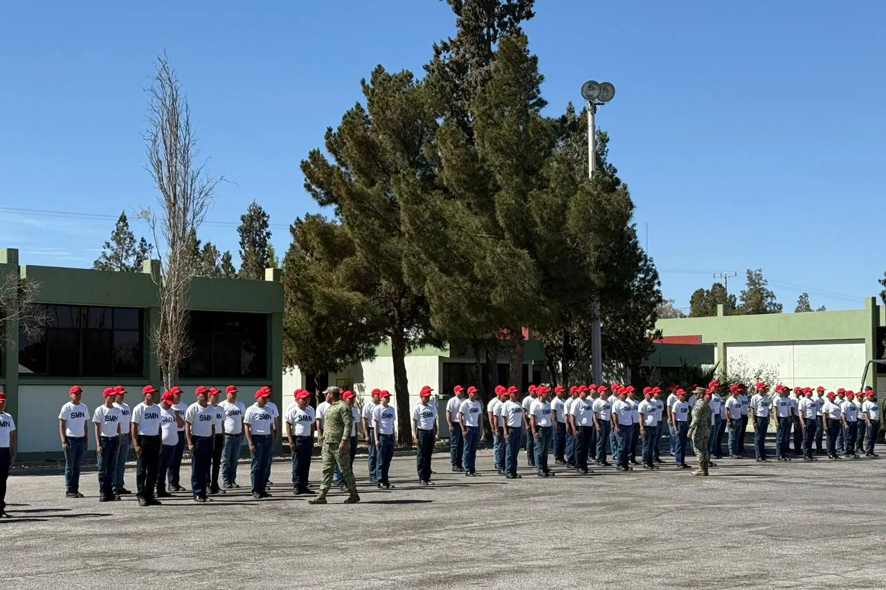 Juran bandera 315 jóvenes tras terminar su servicio militar en Chihuahua