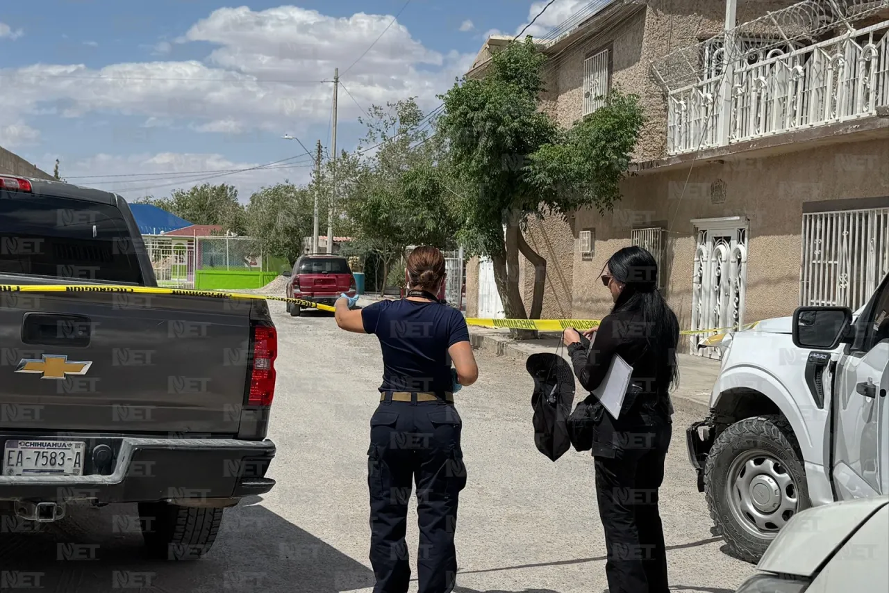 Juárez: Hallan cadáver en camioneta abandonada frente a primaria