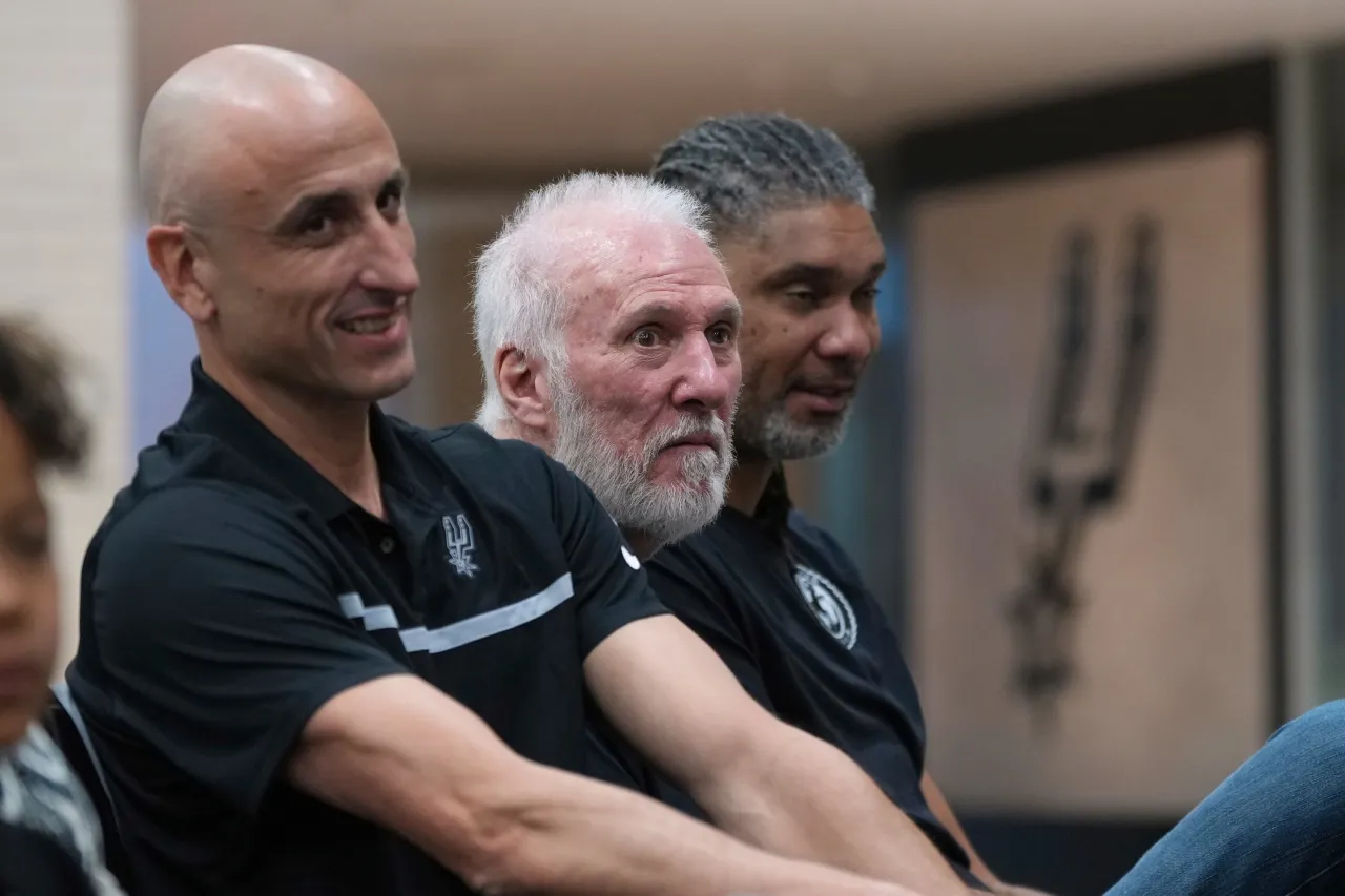 Gregg Popovich asume como presidente de Spurs y Micah Johnson como entrenador