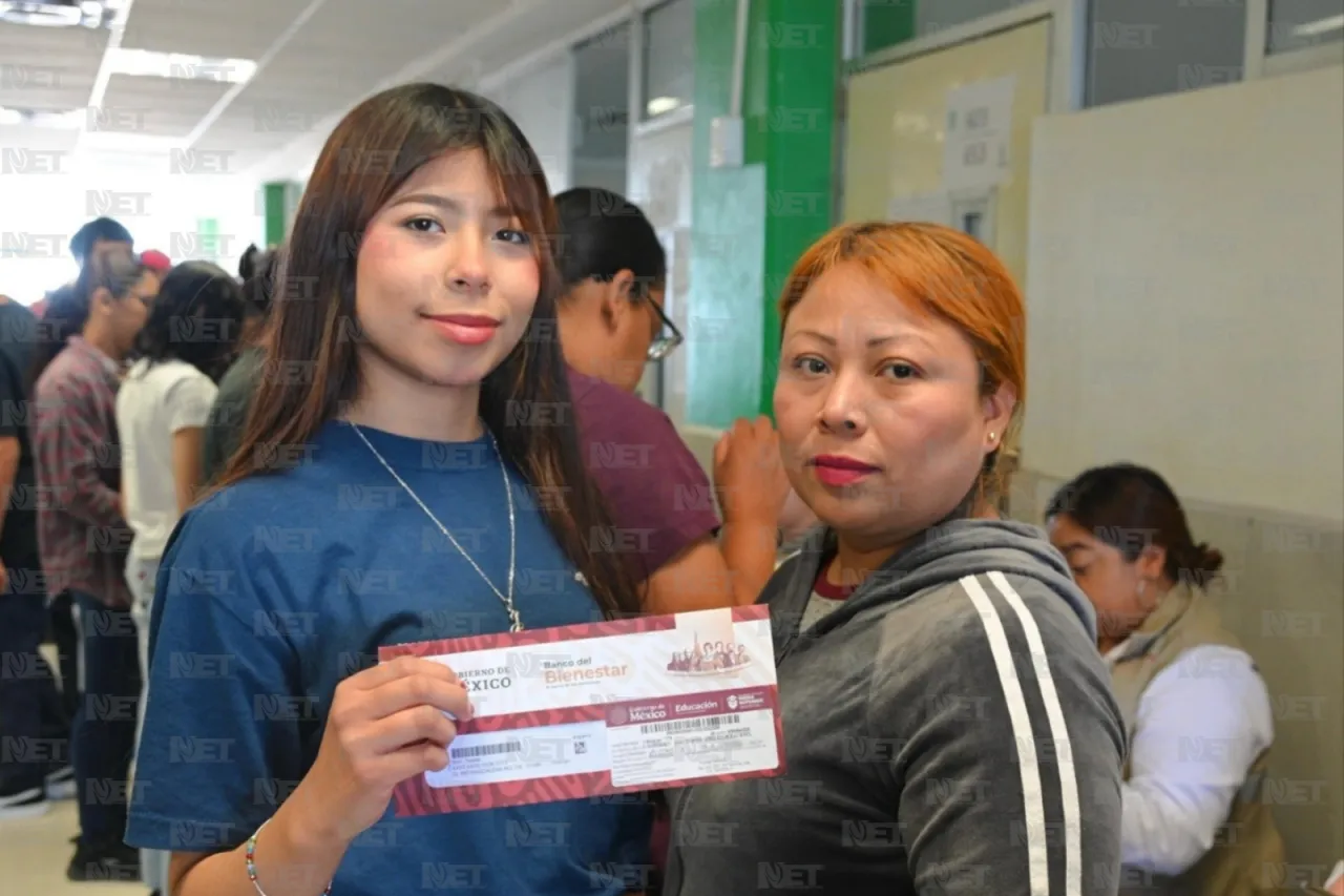 Recoge el 91% de nuevos becarios su tarjeta Benito Juárez