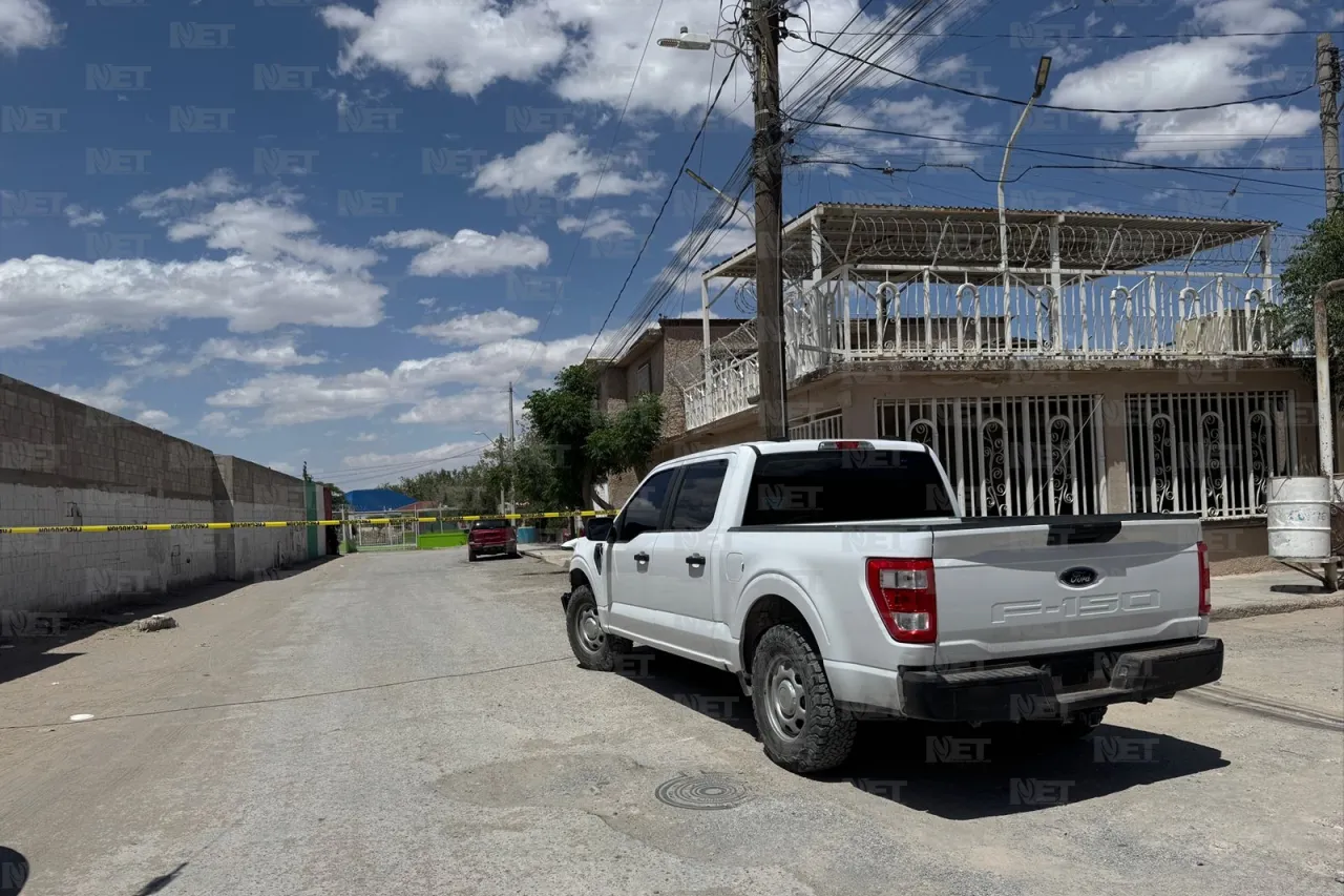 Juárez: Hallan cadáver en camioneta abandonada frente a primaria