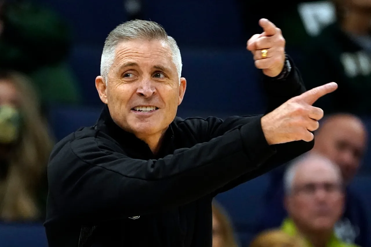 Gerente general debutante Brian Gregory se dice listo para reconstruir a Suns