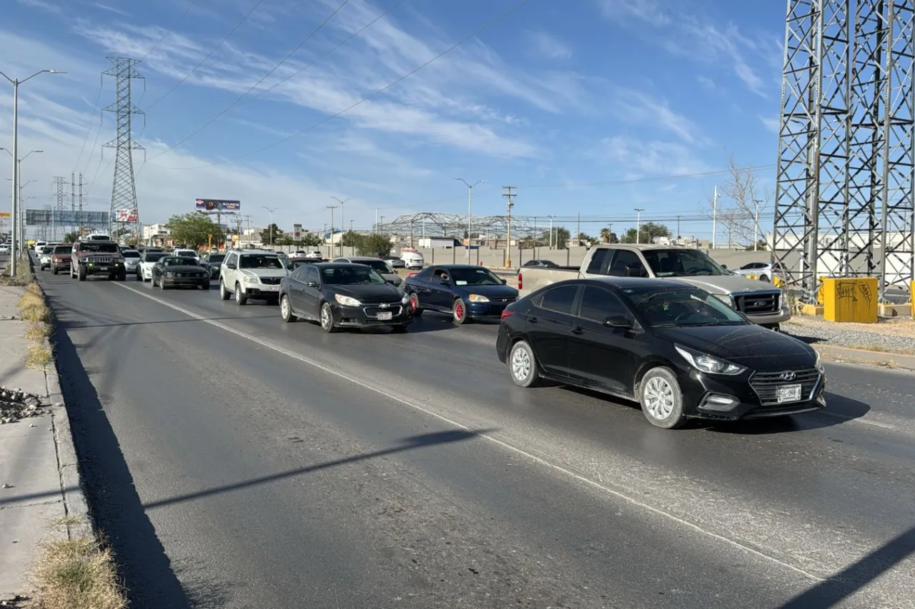 Se descompone auto y genera caos vial en Las Torres y Zaragoza