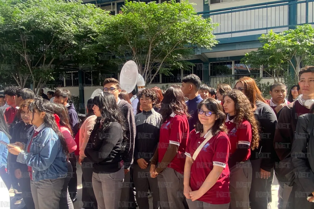 Realizan izamiento de bandera en el Cbtis 270
