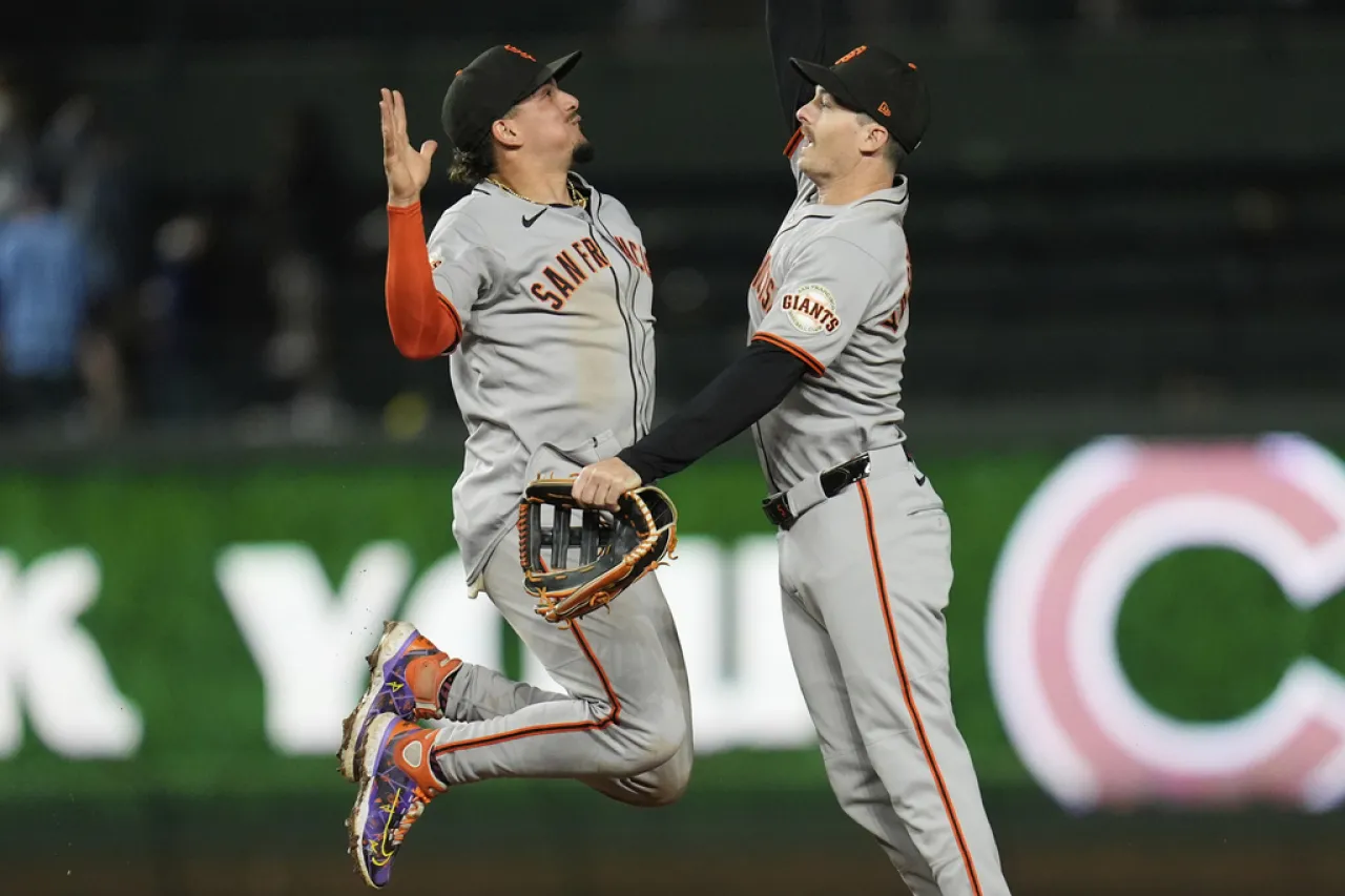 Gigantes doblegan a Cachorros