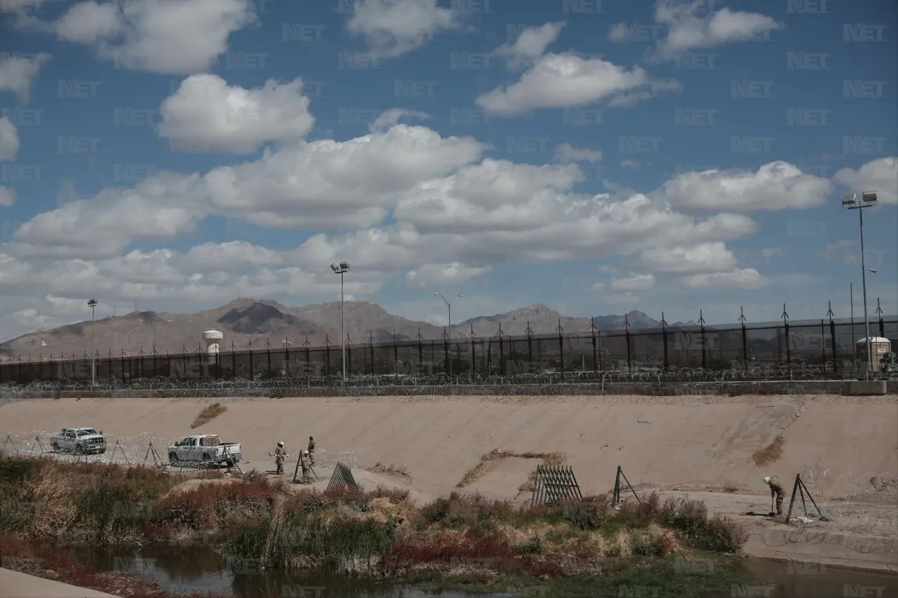 Retiran del bordo alambre de púas usado para contener a migrantes