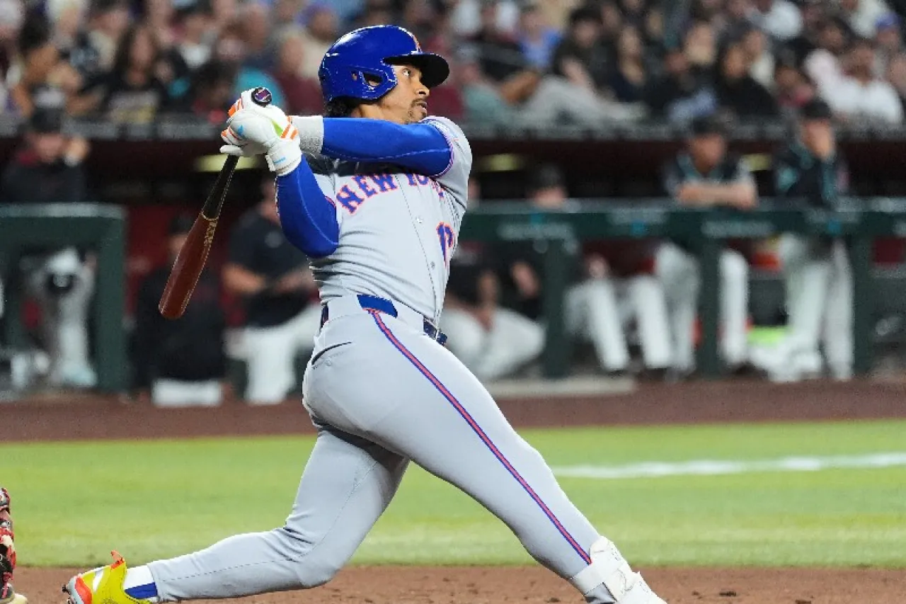 Mets aguantan a Diamondbacks a punta de batazos