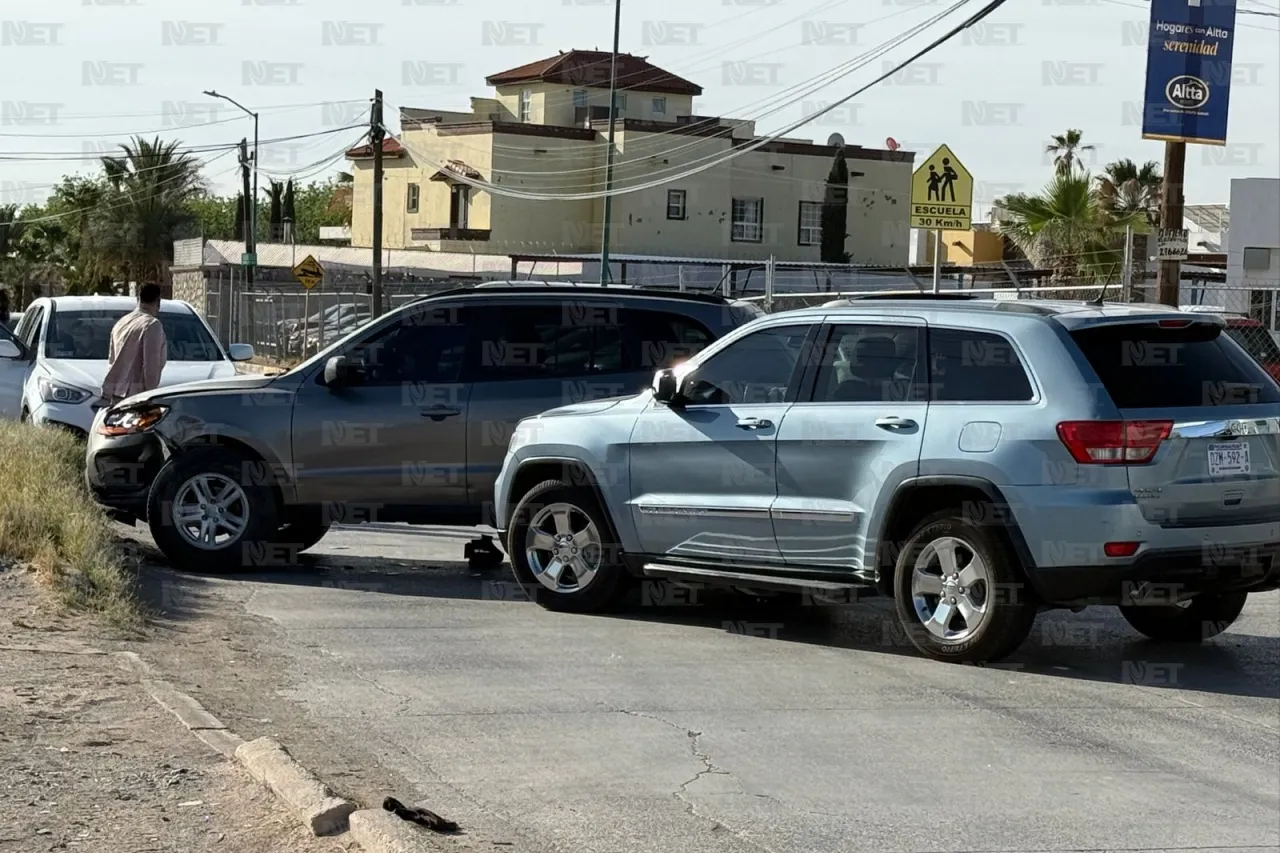Choca conductora cuando llevaba a sus hijos a la escuela