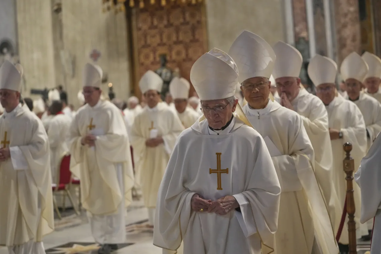 Cardenales celebran última misa y reunión previa al inicio del Cónclave