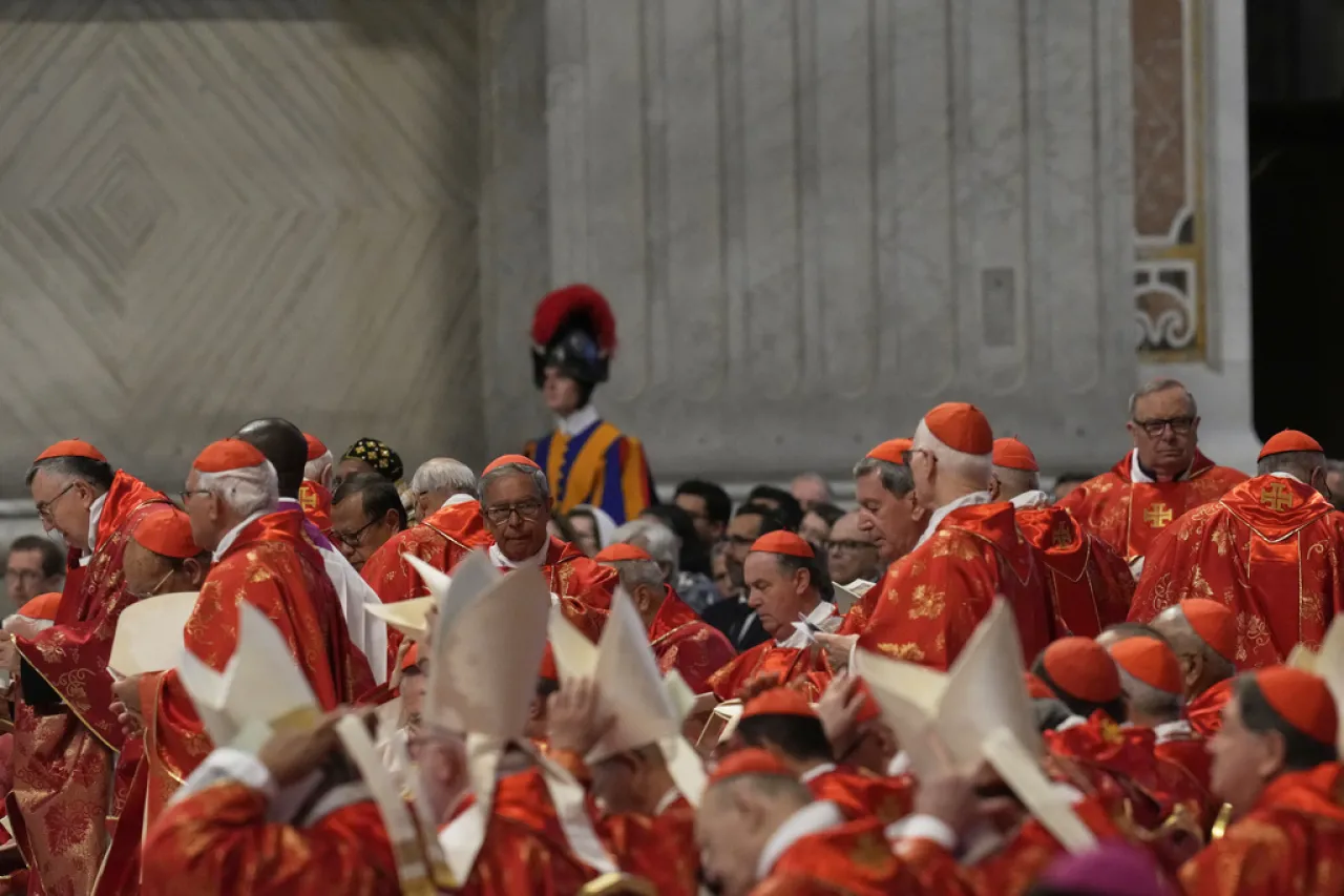 Antes de votación, piden a cardenales que elijan un Papa que busque unidad