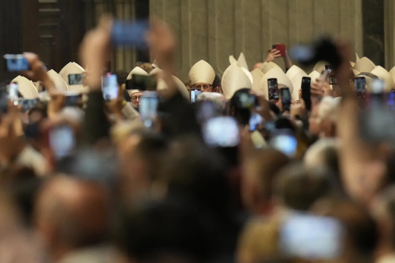 Antes de votación, piden a cardenales que elijan un Papa que busque unidad