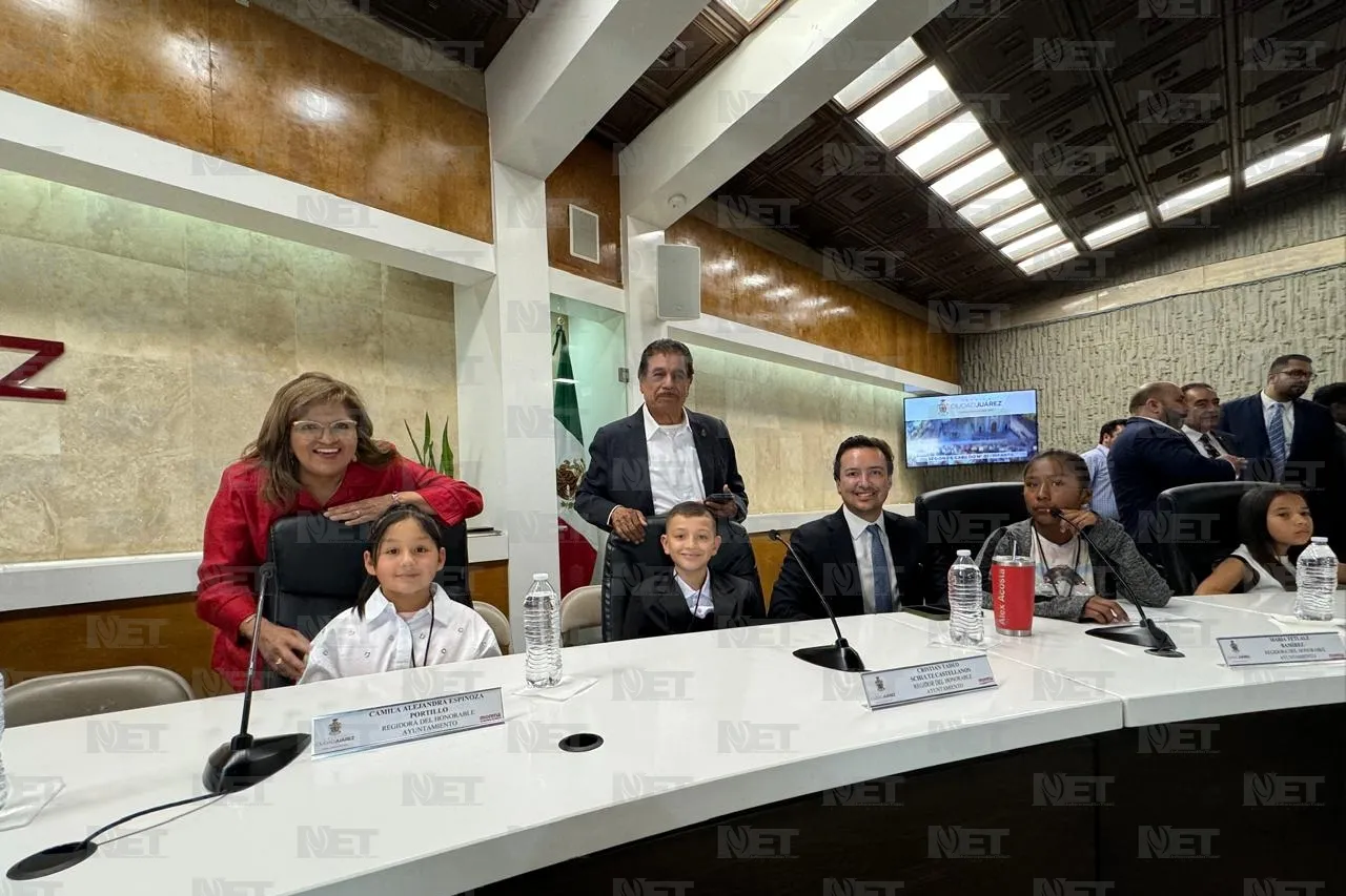 Participan niños en Cabildo como funcionarios municipales