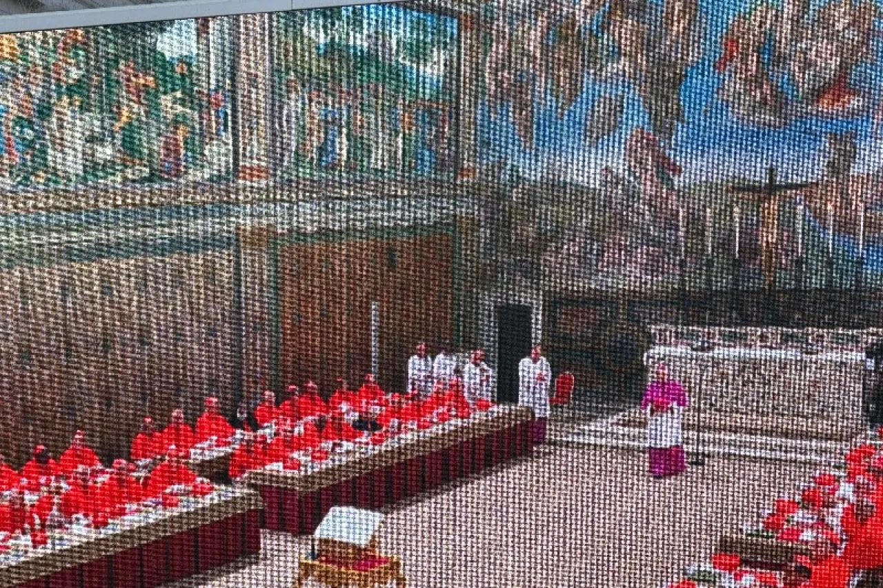 Votan los cardenales en la última sesión del primer día del Cónclave