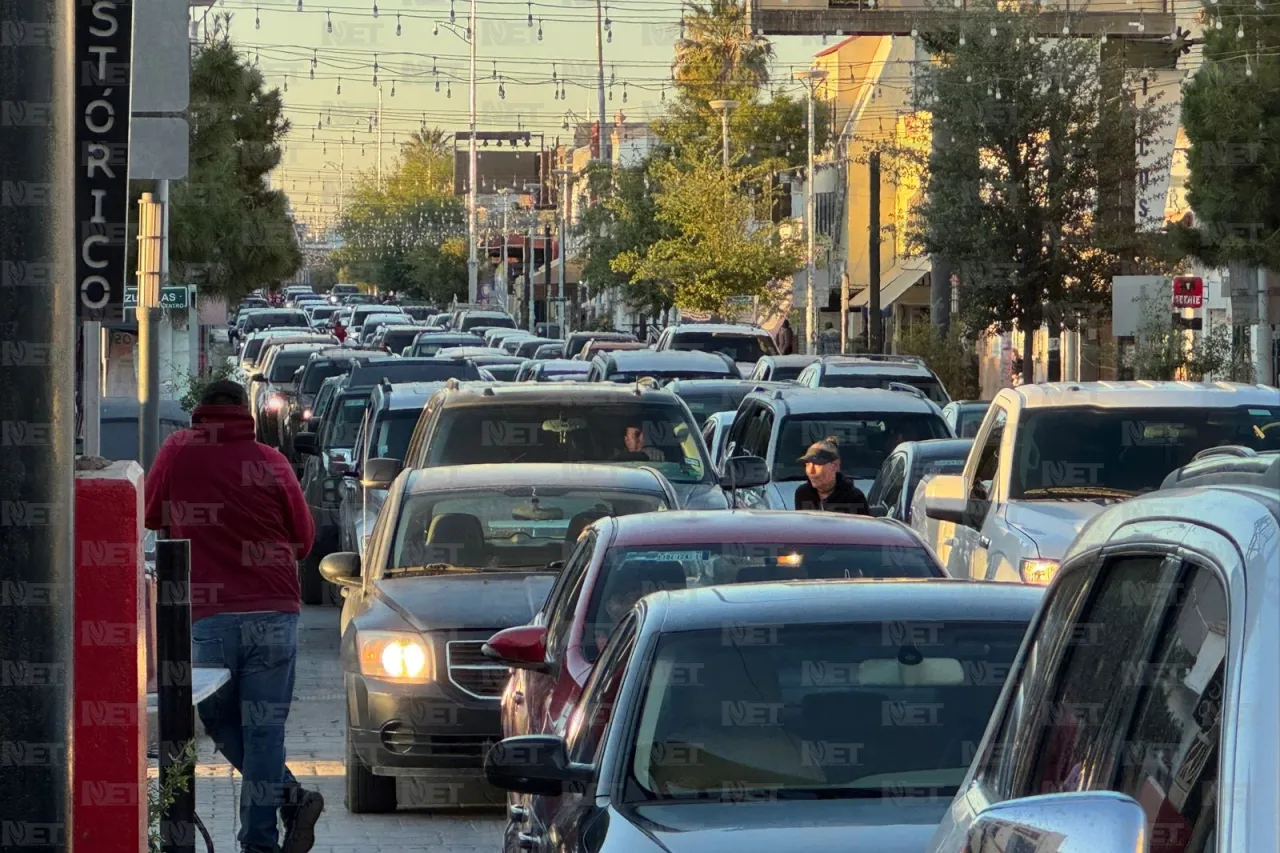 Largas filas y demoras en cruces internacionales