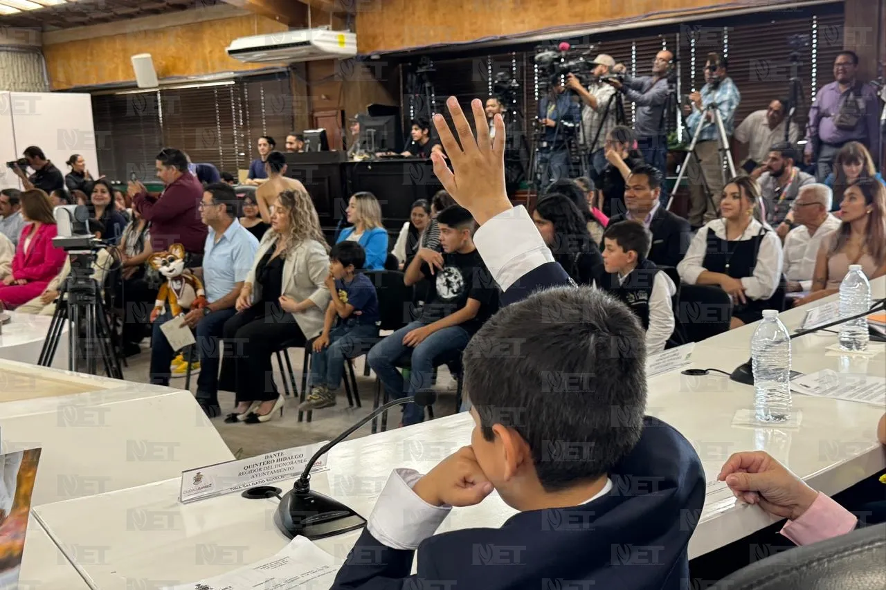Participan niños en Cabildo como funcionarios municipales