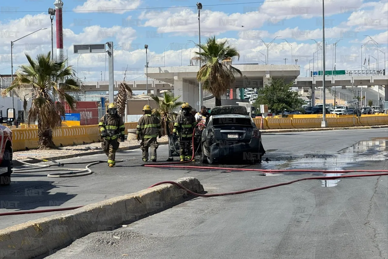 Se incendia auto en el puente Libre