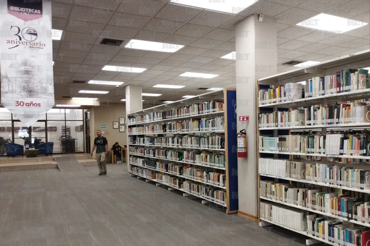 Por 30 aniversario, debaten historia y futuro de Biblioteca Carlos Montemayor
