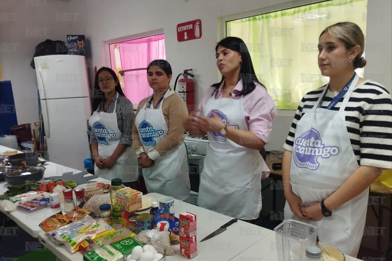 Dan opciones de recetas a beneficiarios de despensas