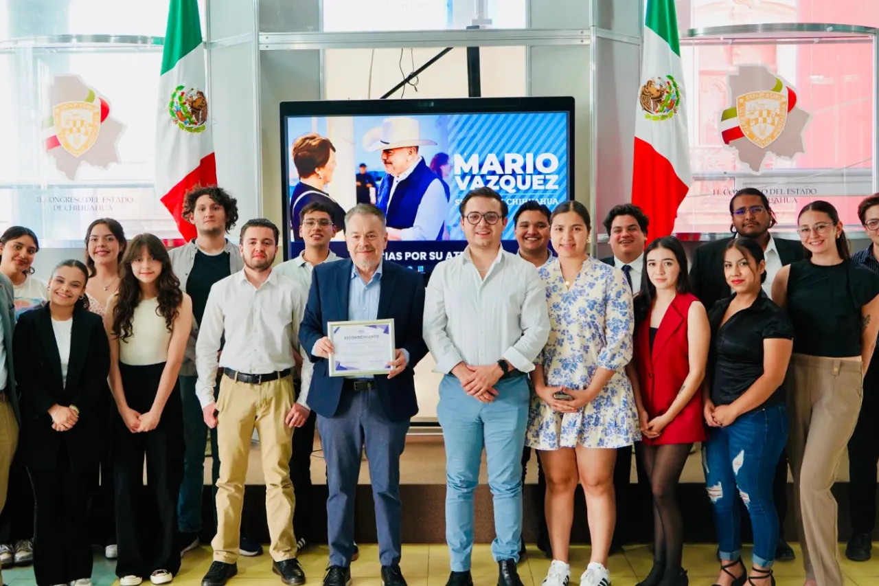 Capacita Mario Vázquez a jóvenes senadores del modelo de Naciones Unidas