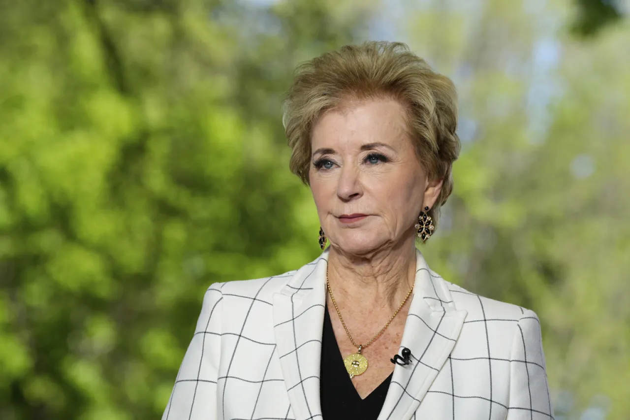 Ordena juez desbloquear fondos de ayuda pandémica para escuelas