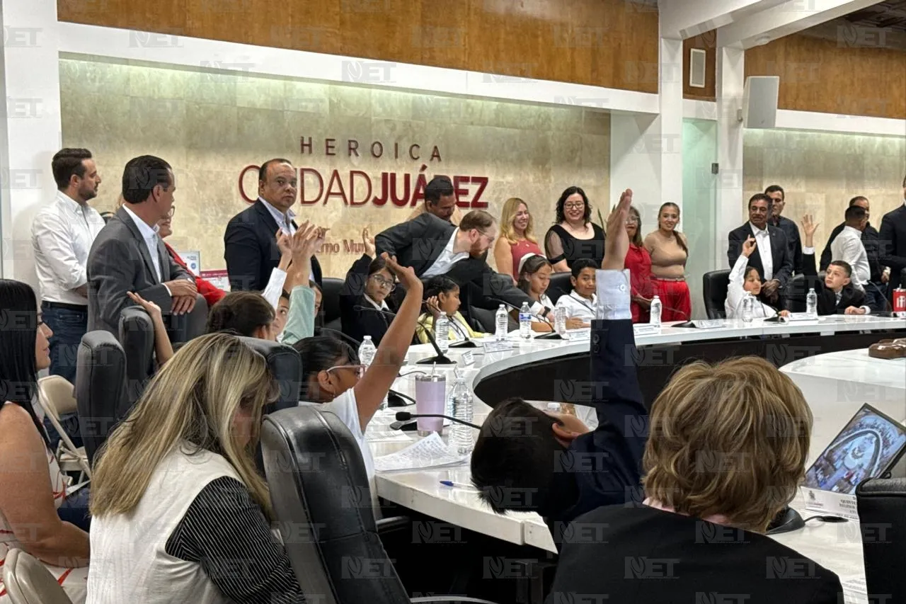 Participan niños en Cabildo como funcionarios municipales