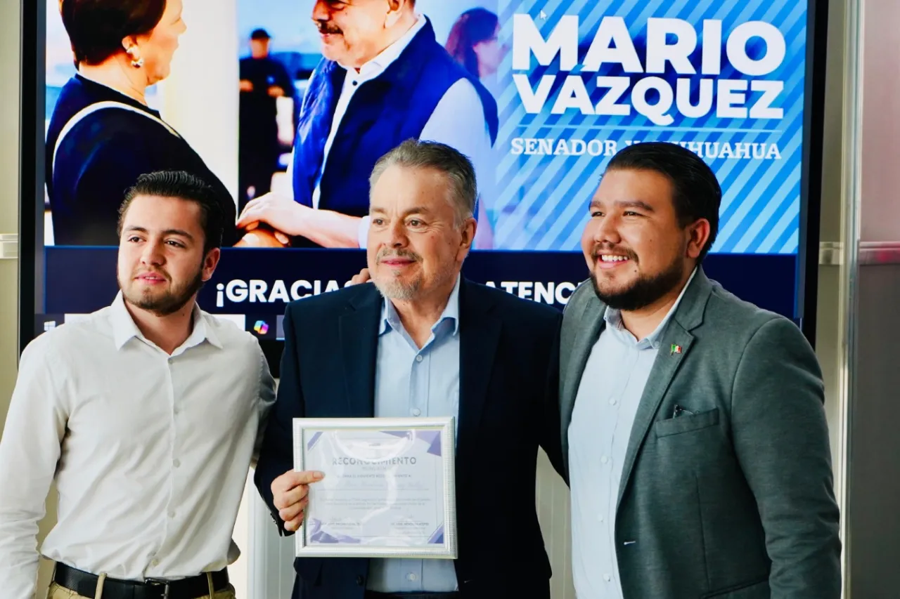 Capacita Mario Vázquez a jóvenes senadores del modelo de Naciones Unidas