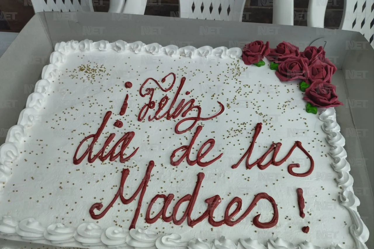 Celebran por adelantado a las madres de familia del poniente