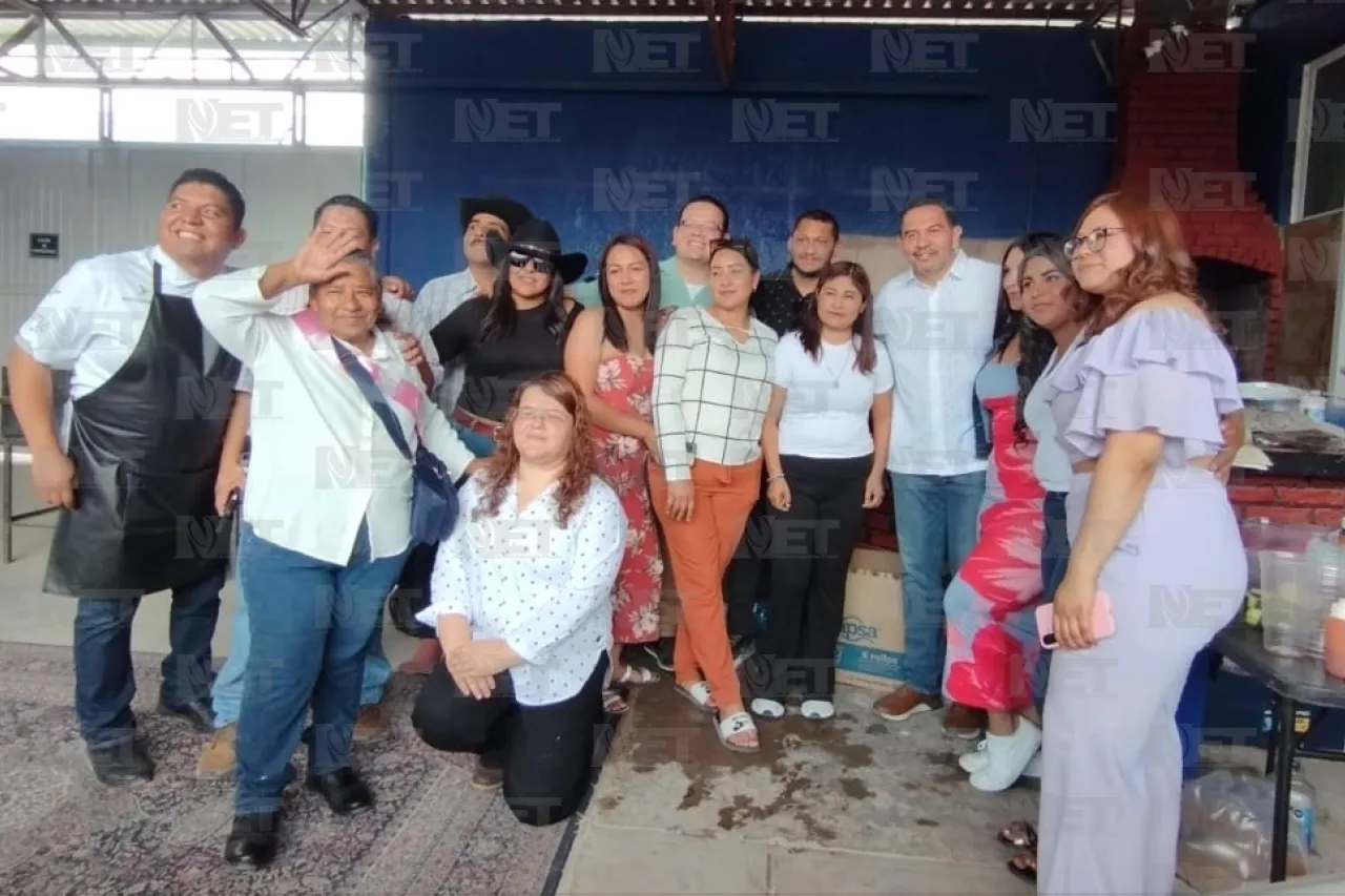 Celebran por adelantado a las madres de familia del poniente