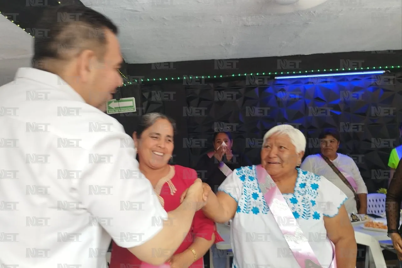 Celebran por adelantado a las madres de familia del poniente