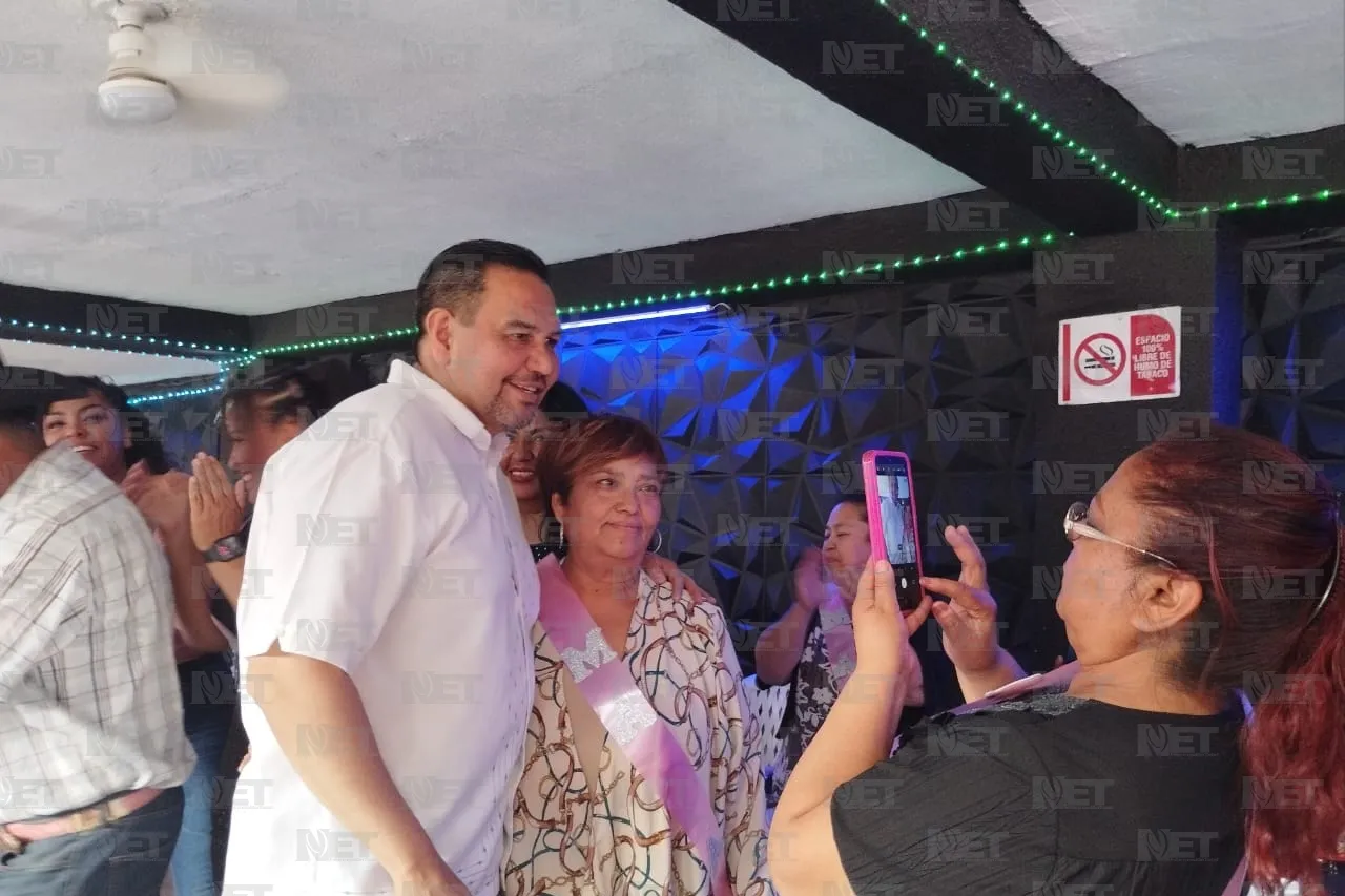 Celebran por adelantado a las madres de familia del poniente