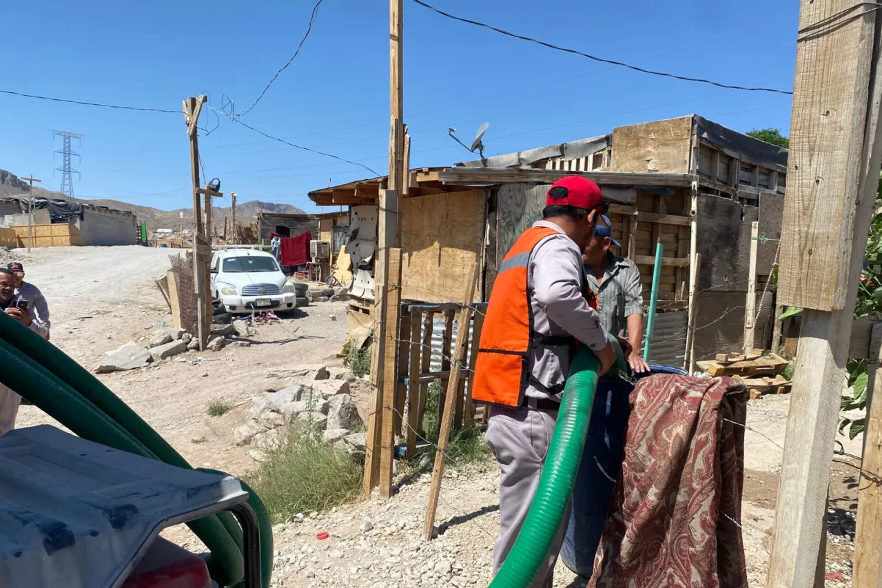 Continúa JMAS trabajos de reparación de fuga en el norponiente