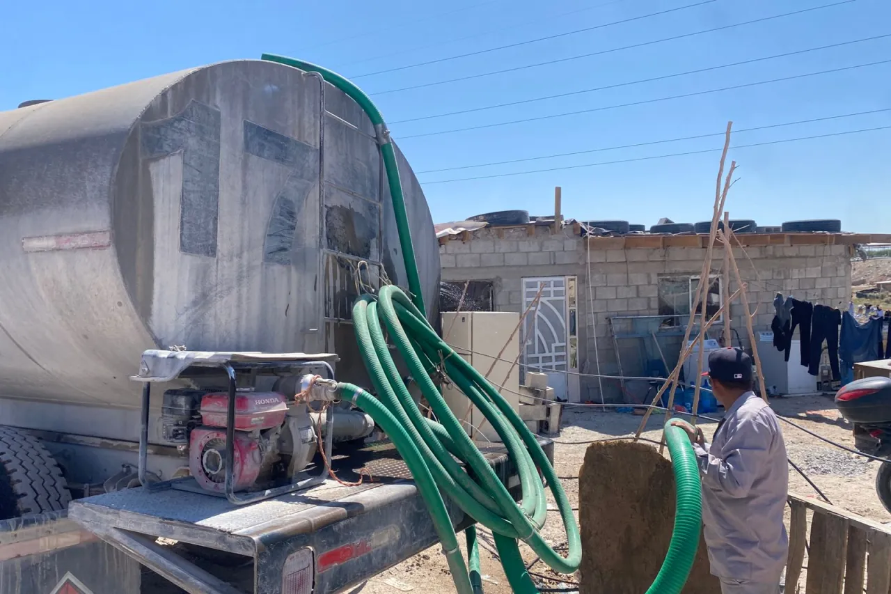 Continúa JMAS trabajos de reparación de fuga en el norponiente