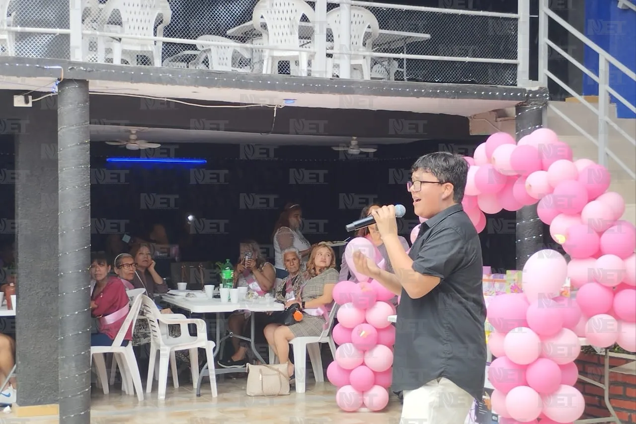 Celebran por adelantado a las madres de familia del poniente