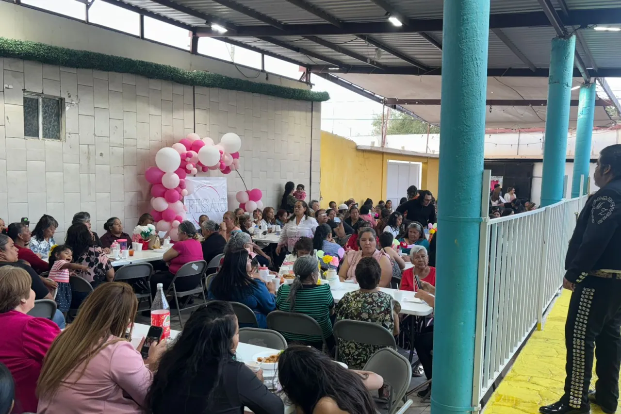 Celebran a más de 200 madres de comités vecinales en Juárez