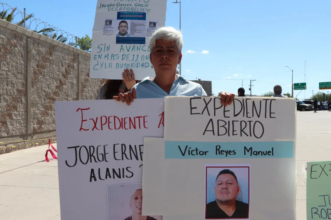 Madres de personas desaparecidas 'clausuran' la FGE en Juárez