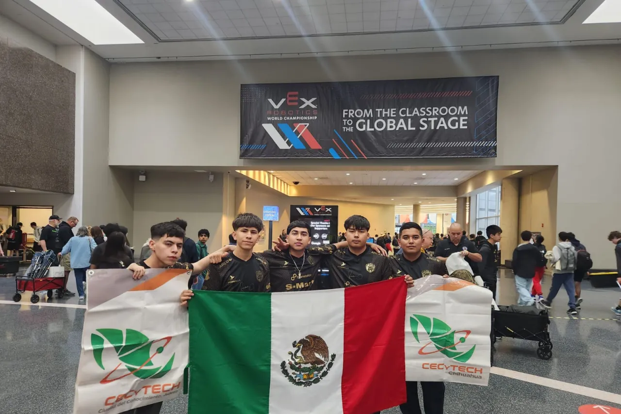 Alumnos del CECyTECH representan a Juárez en Mundial de Robótica