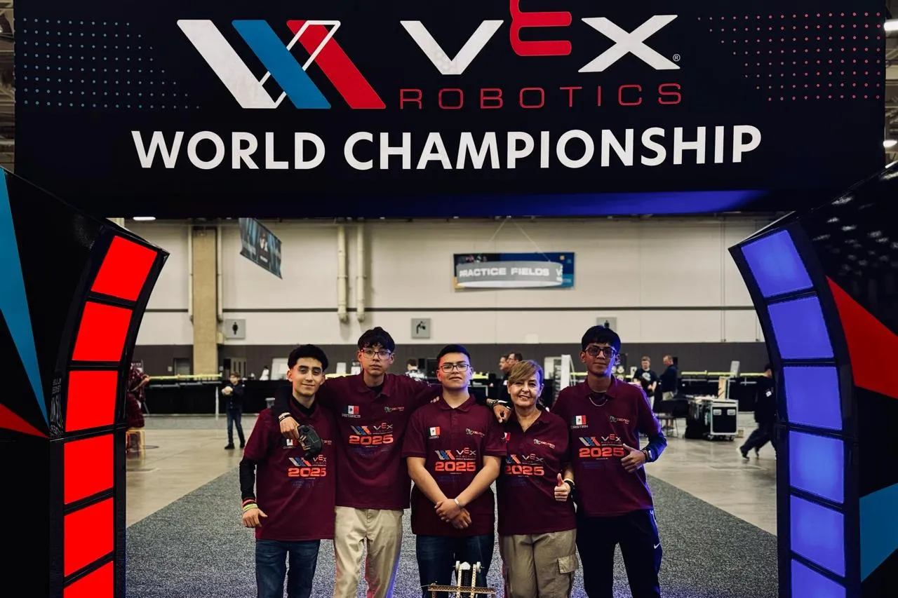 Alumnos del CECyTECH representan a Juárez en Mundial de Robótica